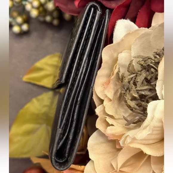 Vintage PRADA Black Spazzolato Leather With Contrast Logo Compact Snap Wallet - Picture 5 of 16